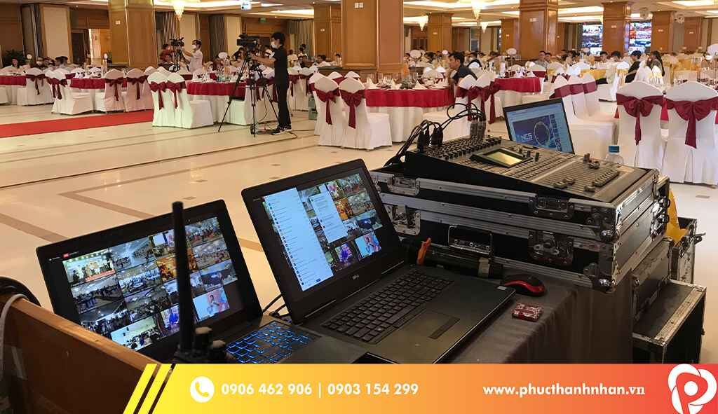 tiệc tất niên trực tuyến của công ty Lazada