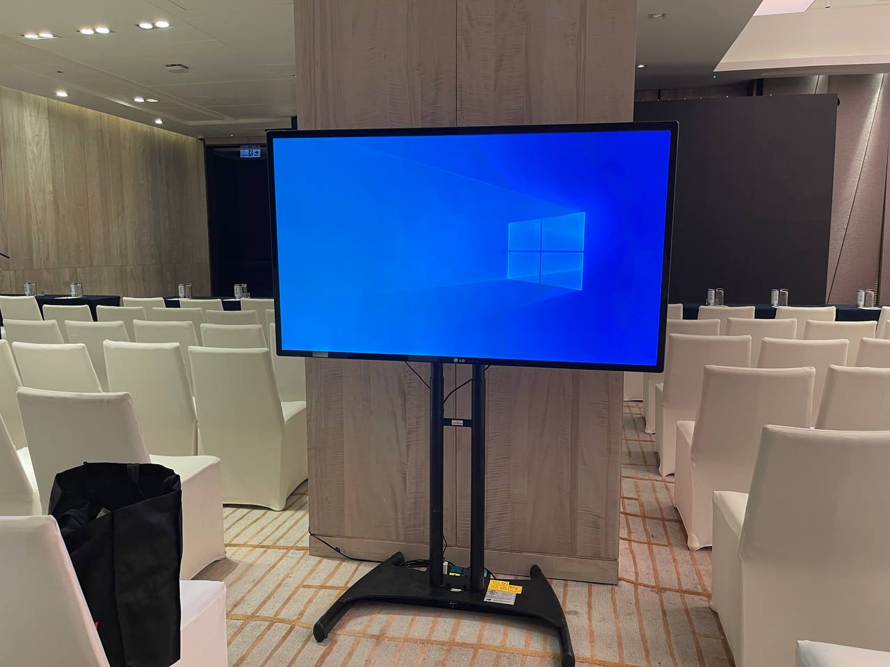 Cho thuê tivi 65 inch